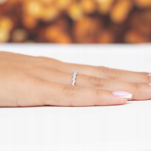 Piękny SREBRNY PIERŚCIONEK pr. 925 z Białymi Cyrkoniami r.11 zdjęcie 4