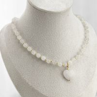 Naszyjnik - Choker z serduszkiem z Kwarcu Jadeit Biały