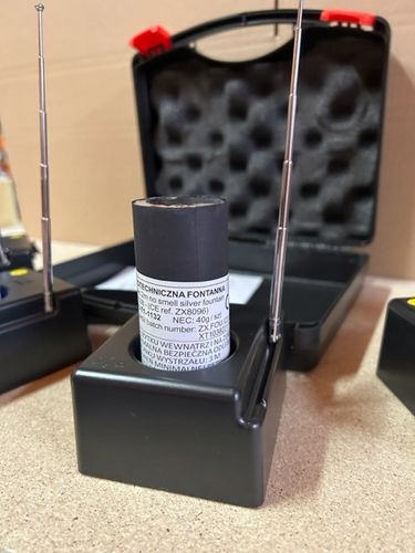 SCENICZNA FONTANNA ISKIER BEZZAPACHOWA XT1038 NO SMELL 30sek/2m 1szt na Arena.pl