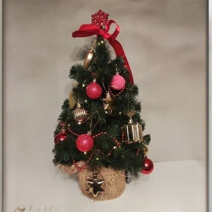 Choinka sztuczna mała ubrana na pniu z jutą i dekoracjami LED 45cm na Arena.pl