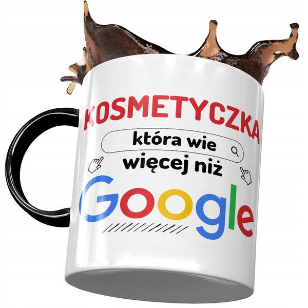 Kubek Czarny Kosmetyczki Wie Więcej Niż Google Z Nadrukiem Ze Zdjęciem zdjęcie 1