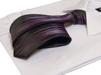 Czarny śledź Jasman w fioletowe pasy