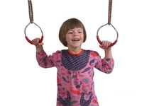 Metalowe obręcze na linach na plac zabaw