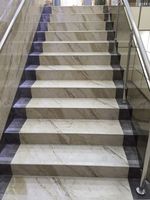 Płytki na schody marmuropodobne polerowane 120x30
