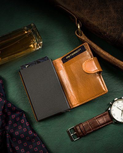 mały portfel na karty i systemem rfid protect - peterson na Arena.pl