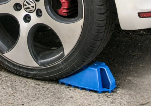 Klin blokada pod koła 9cm czerwony na Arena.pl