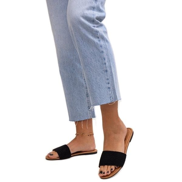 Czarne haftowane klapki r.38 zdjęcie 1