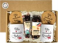 PREZENT NA DZIEŃ BABCI I DZIADKA ZESTAW KUBKI Z HERBATA KOSZ DLA UPOMINEK