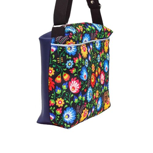 Torebka Na Ramię z Motywem Ludowych Kwiatów i Granatową Ekoskórą – Handmade na Arena.pl