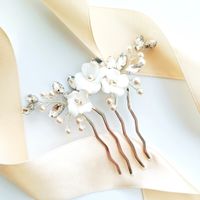 Srebrny grzebyk białe kwiaty perły cyrkonie ozdobny wizytowy ślub przyjęcie