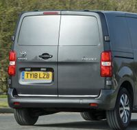 Toyota Proace - LISTWY CHROM na Klapę Drzwi