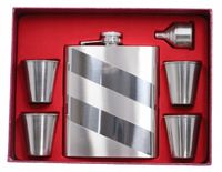 Duża Piersiówka 540 ml w Zestawie z Kieliszkami