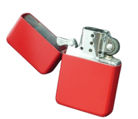 Czerwona Zapalniczka Benzynowa w Jednolitym Kolorze Czerwonym Gentelo