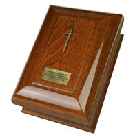 Duża drewniana urna kremacyjna na ludzkie prochy / Plakietka