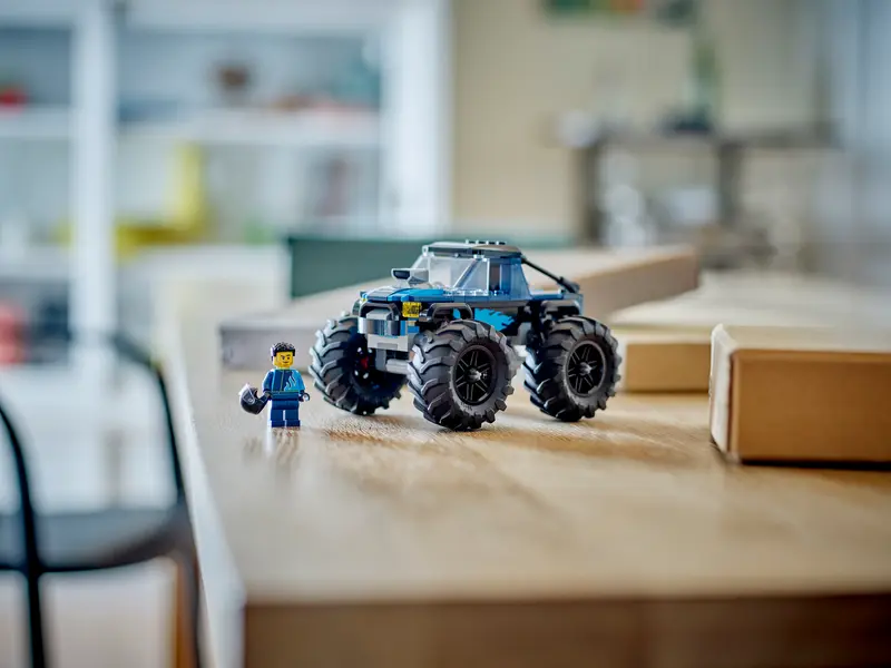 LEGO City Niebieski Monster Truck 60402 – Ekscytująca jazda i akrobacje! zdjęcie 8