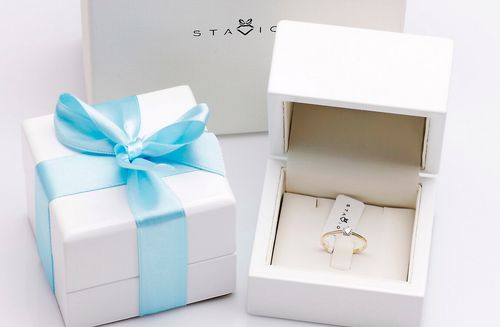 klasyczny pierścionek zaręczynowy z brylantem 0,10ct na Arena.pl