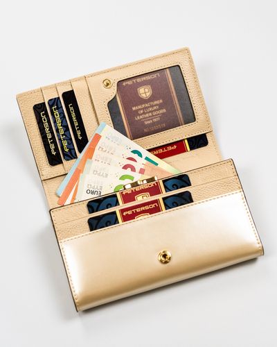 klasyczny, elegancki portfel damski w beżowym kolorze mieszczący dowód na Arena.pl