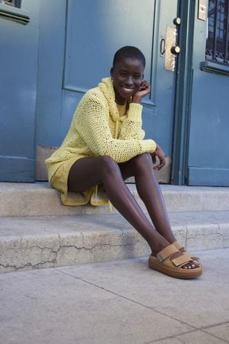 Damskie Lekkie Buty Klapki Crocs Brooklyn Luxe 209586 Sandal 38-39 na Arena.pl