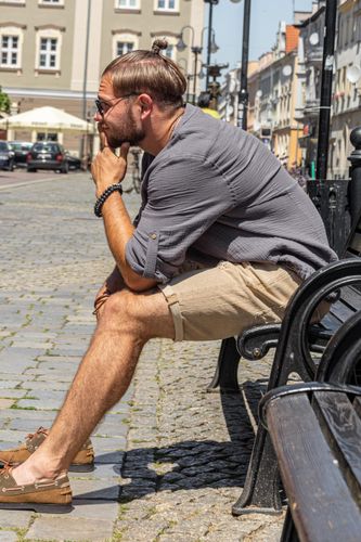 Szara Lekka Koszula na lato z przyjemnego muślinu i guzikami kokosowymi na Arena.pl