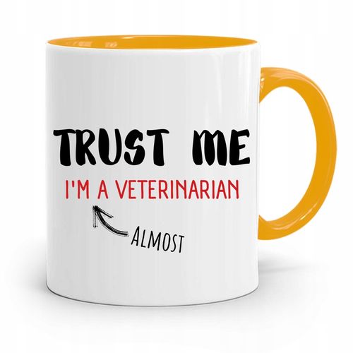 Kubek Żółty Weterynarza Trust Me Im Veterinarian Z Nadrukiem Ze Zdjęciem na Arena.pl