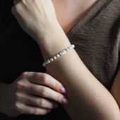 Bransoletka - Perły białe, złoty hematyt i srebro złocone