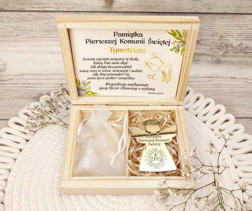 PAMIĄTKA PREZENT PIERWSZA KOMUNIA ŚWIĘTA IMIĘ DATA GRAWER PUDEŁKO MAGNES na Arena.pl
