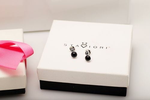 srebrne kolczyki z onyksem i markazytami - kdm6140o na Arena.pl