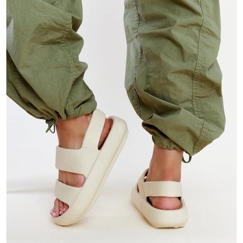 Beżowe sandały r.39 na Arena.pl