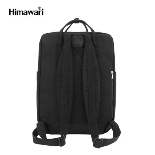 czarny plecak damski zawieszony na regulowanych szelkach i zamykany na Arena.pl