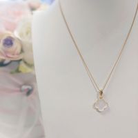 naszyjnik z malutką koniczynką z kolekcji summer flowers (c22/lat/93/1au)