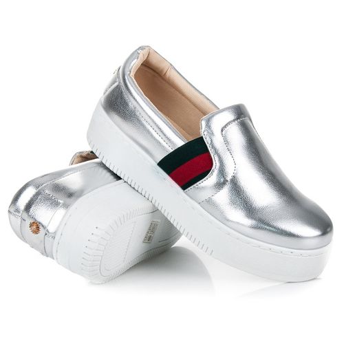 Slipony na platformie r.40 na Arena.pl