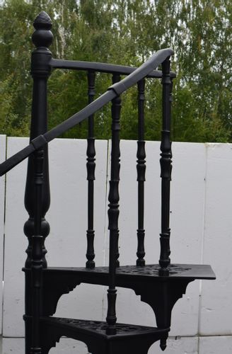 SCHODY KRĘCONE FI 1,36 M - WZÓR NR 2 - 1 TRALKA NA STOPNIU ŻELIWNE na Arena.pl