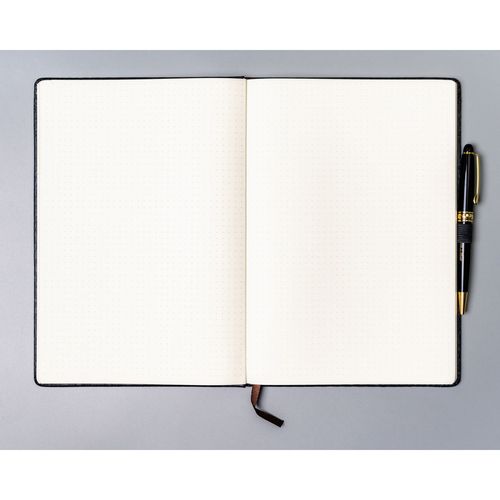 notes w formacie b5 w szarym kolorze, zadrukowany w kropki i na Arena.pl