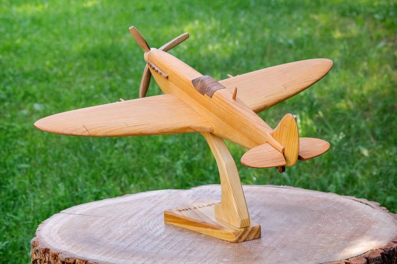 Duży model samolotu "Supermarine Spitfire" zdjęcie 12