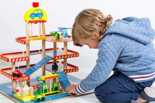 drewniany garaz na Arena.pl