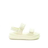 GOE Damskie sandały NN2N4102 38