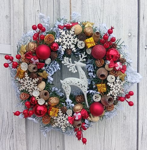 Wianek świąteczny z reniferem 38 cm – czerwono-złoty, bogata dekoracja na Arena.pl