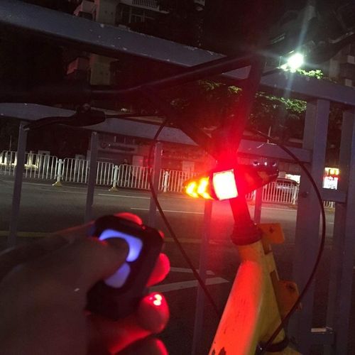 LAMPKA LED Tylna Rowerowa do Roweru Tył KIERUNKOWSKAZY Sterowana Pilotem na Arena.pl