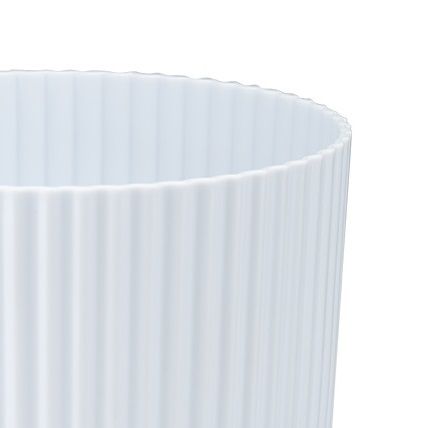 Doniczka plastikowa z podstawką osłonka 16 cm matowa biała prążkowany wzór na Arena.pl