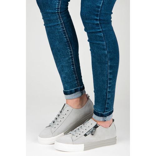 Trampki na platformie r.41 na Arena.pl