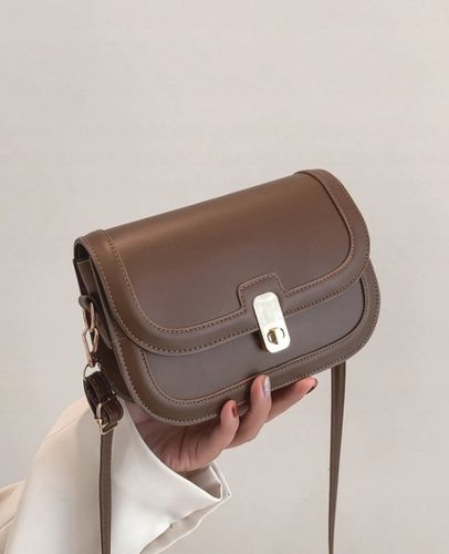 TOREBKA DAMSKA BRĄZOWA CIEMNA SKÓRZANA NA RAMIĘ LISTONOSZKA PASEK EKO D08 na Arena.pl