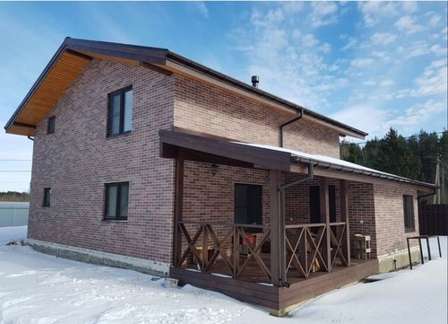 Próbki kolorystyczne cegieł AMK na siatce na Arena.pl