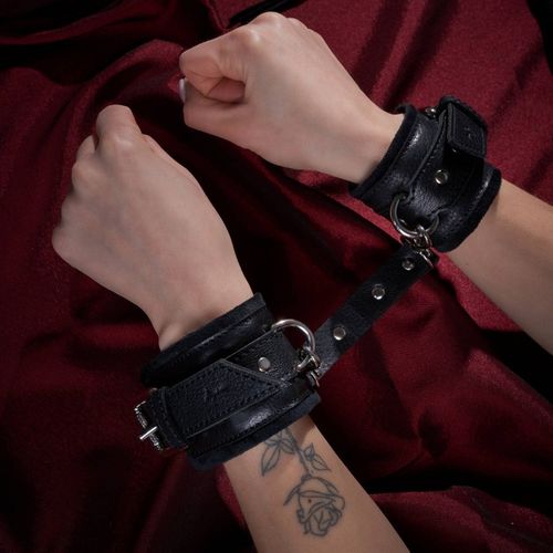 komplet bdsm - kajdanki, pejcz, choker ekskluzywny na Arena.pl