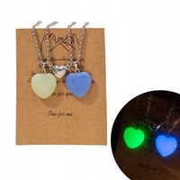 ŚWIECĄCY W CIEMNOŚCI ZESTAW NASZYJNIKÓW PRZYJAŹNI