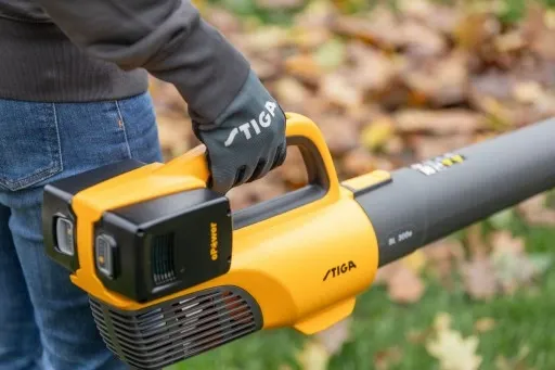 STIGA BL 300E DMUCHAWA AKUMULATOROWA ZESTAW 2X 4 AH 500 W 43 M/S 3 KG zdjęcie 6