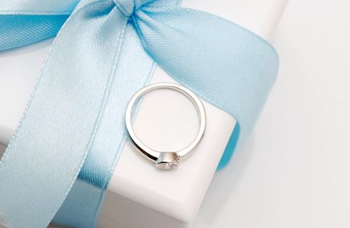 Emaga Złoty pierścionek PBD3893 - Diament na Arena.pl