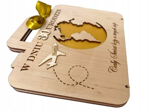 Prezent na urodziny DREWNIANA KARTKA GRAWER personalizowana walizka na Arena.pl