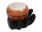 Popielniczka Ceramiczna z Czarną Dłonią Trzymającą Piłkę do Koszykówki