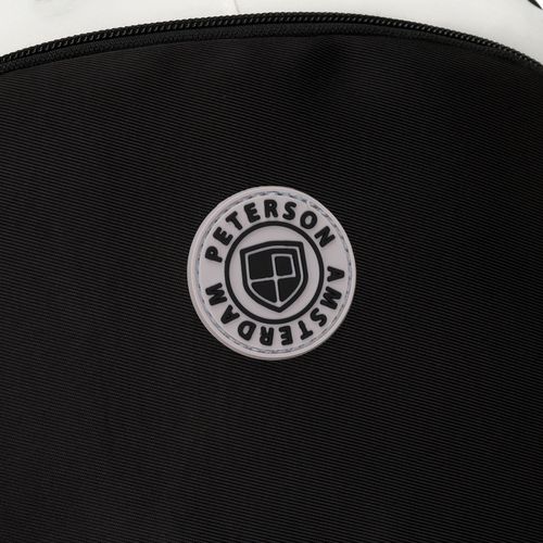 młodzieżowy plecak szkolny z poliestru w czarnym kolorze z przegrodą na Arena.pl