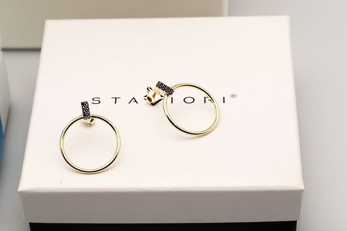 złote kolczyki koła z czarnymi cyrkoniami 333 na Arena.pl